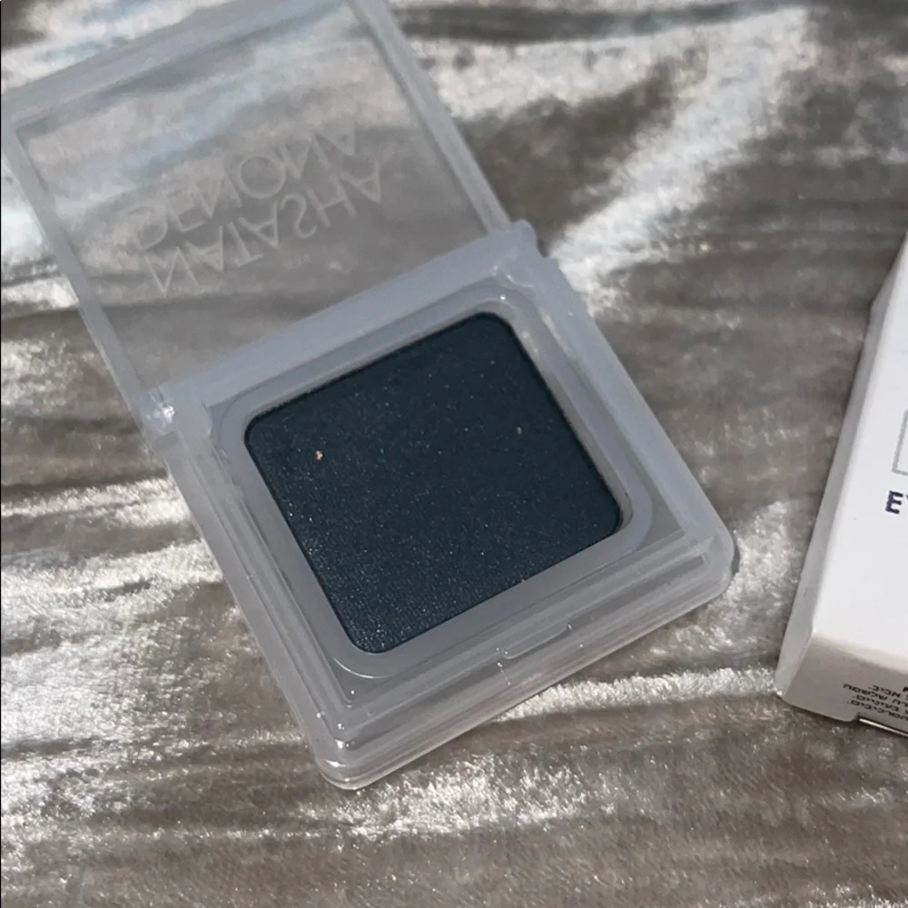 NWT Natasha Denona Single Eyeshadow in Smoke